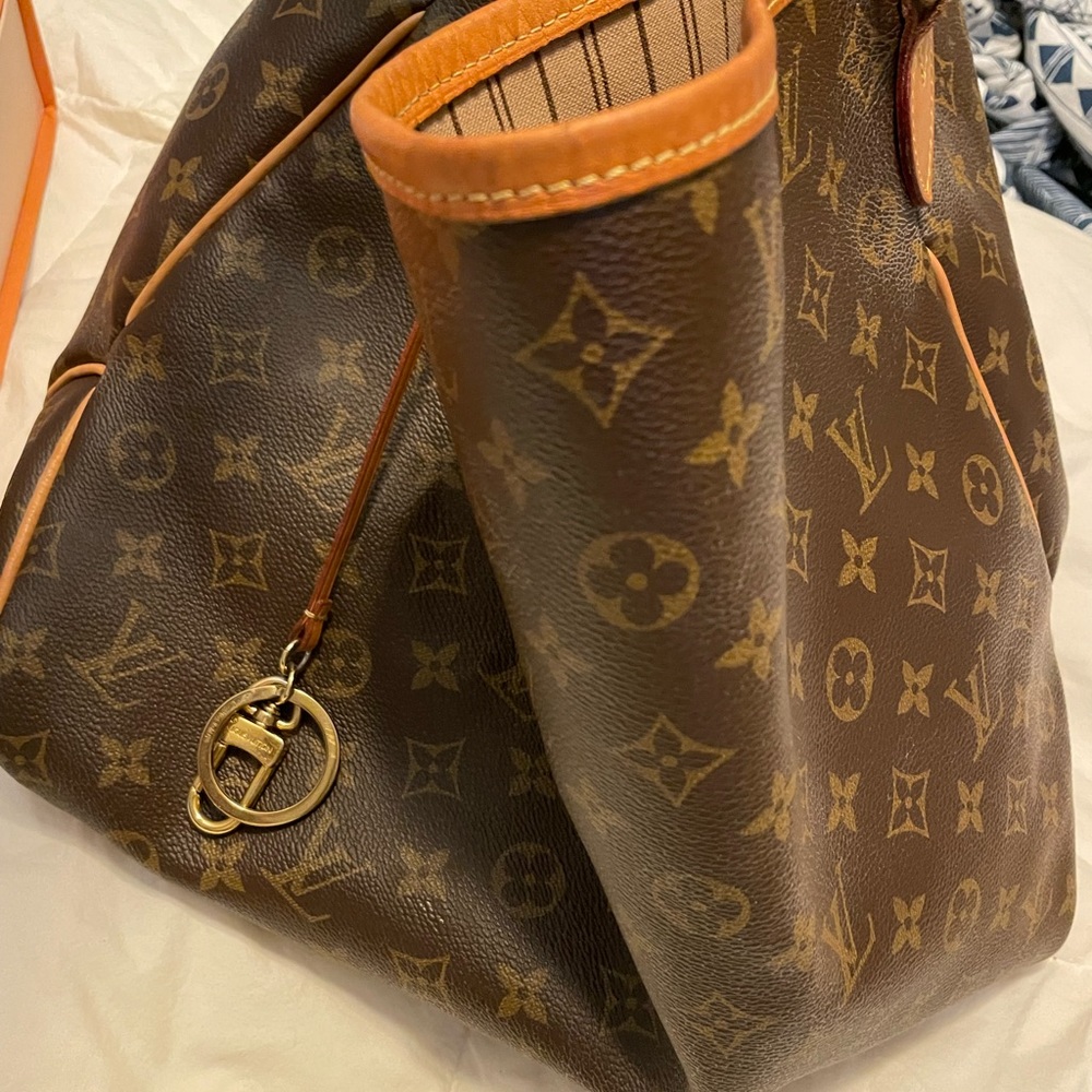 Authentic Louis Vuitton Delightful MM with Matching  BANDOULIÈRE Strap.